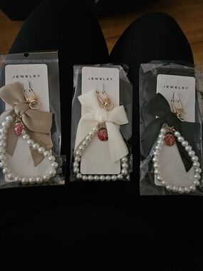 Pearl Bow Keychain with Ladybug Charm - White, Black, Beige